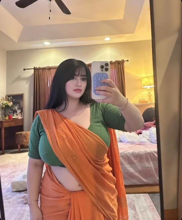 sksofiaali's tweet photo. Next to this woman, stand a young woman. That woman's breasts will be quite large. Her hair will be thick. And she is wearing a nightie that she wears every day at home. https://t.co/NnqK55GOWM