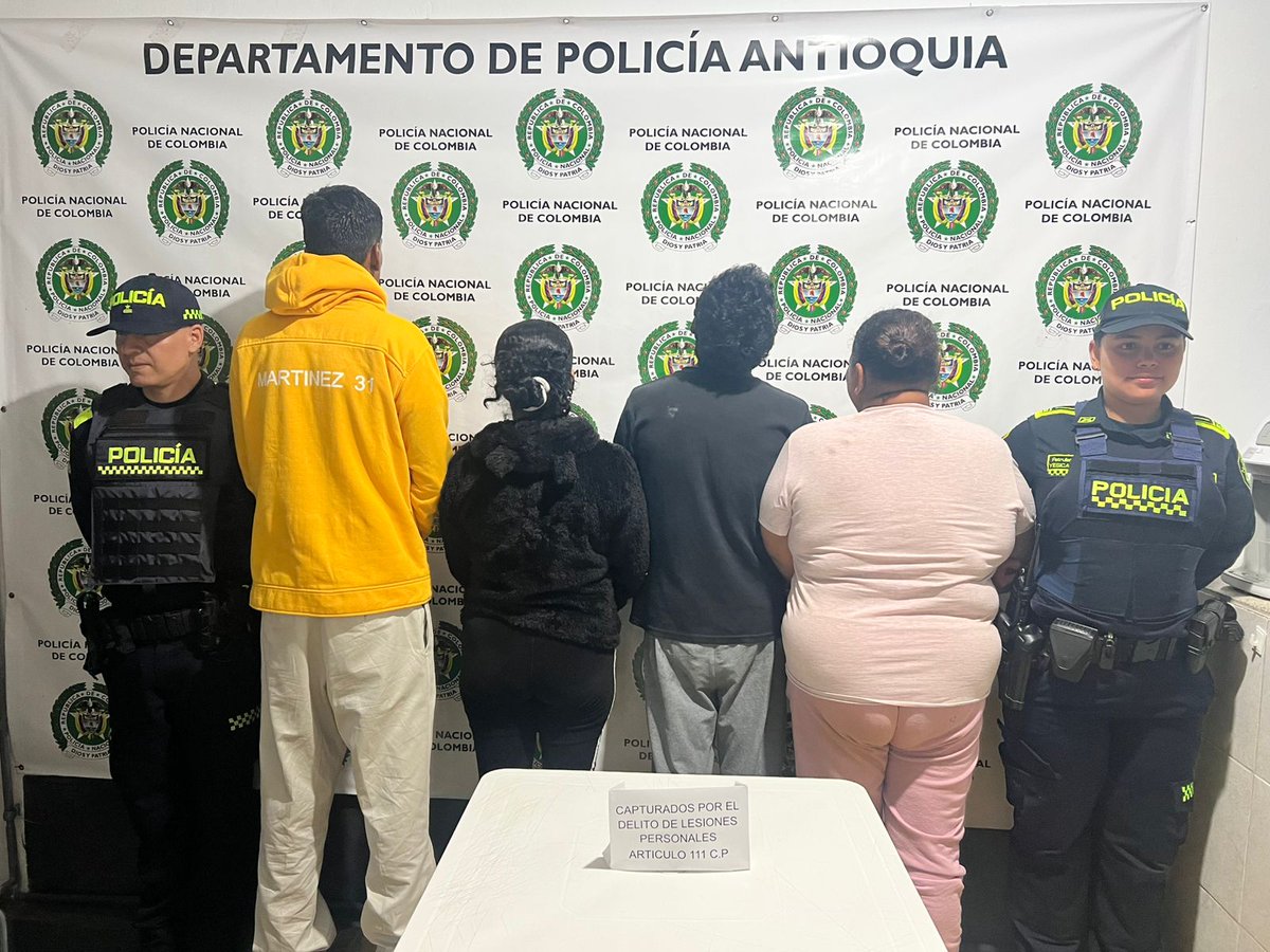 Policiantioquia's tweet photo. #Tarso | Capturamos a cuatro personas por el delito de lesiones personales tras intervenir una riña registrada en el sector Quebrada Larga, donde se presentaban agresiones físicas y verbales que alteraban la convivencia ciudadana.
Los capturados fueron dejados a disposición de la Fiscalía Seccional de Jericó para el respectivo proceso judicial. #JuntosPorAntioquia