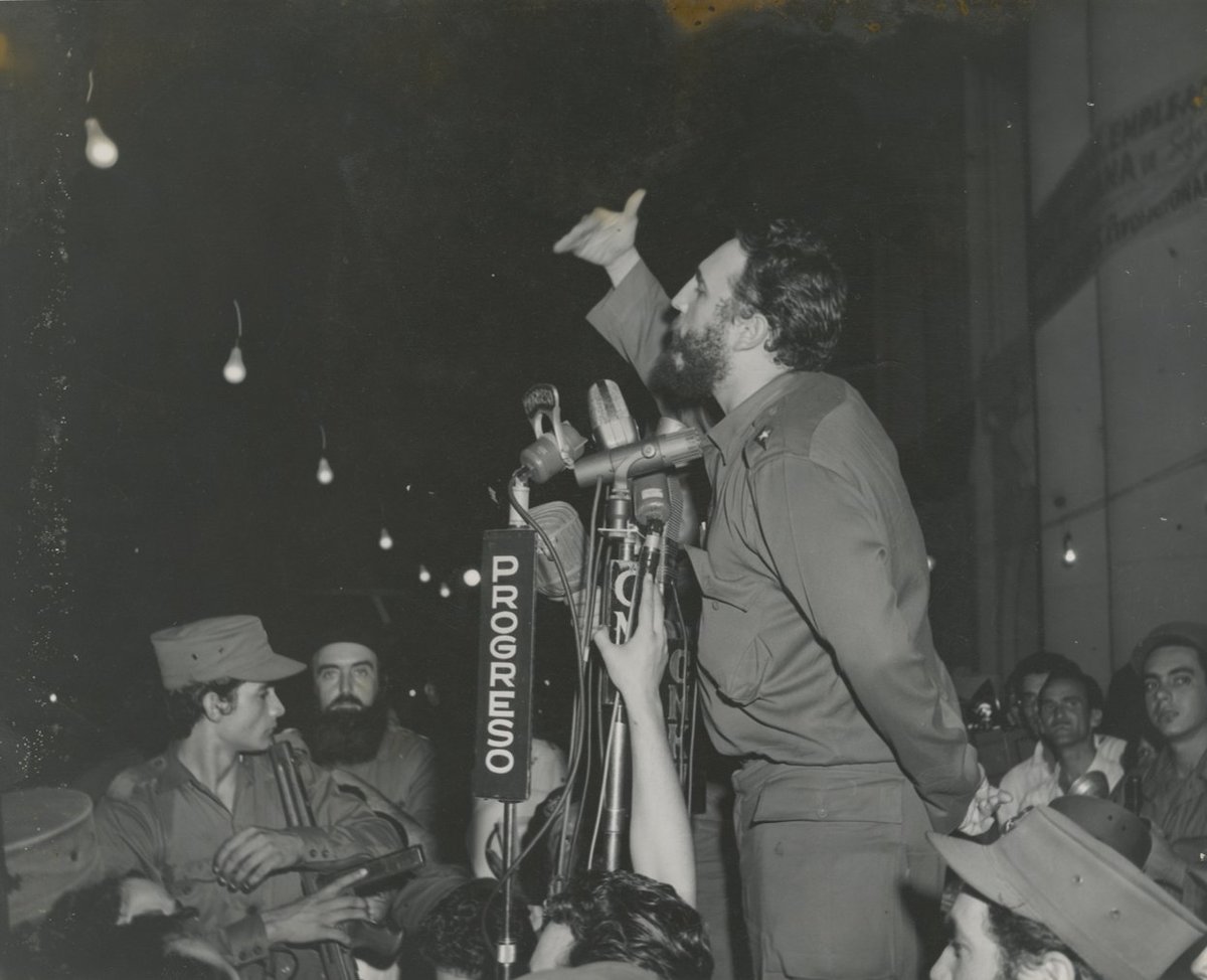 💚 El 11 de marzo de 1959, Fidel presidió una concentración popular en la avenida Michelson en Santiago de Cuba.

El Siglo de Fidel ✍️🏼