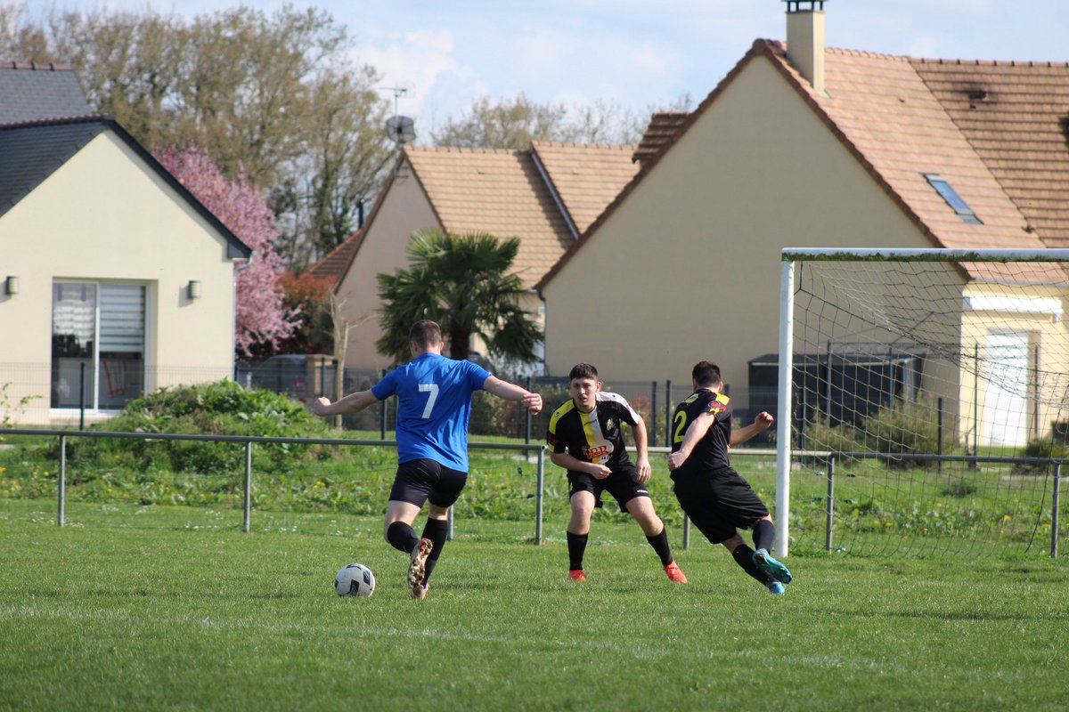 asjuigne's tweet photo. 𝐃𝐢𝐯𝐢𝐬𝐢𝐨𝐧 𝟐 - 𝟏𝟓𝐞̀𝐦𝐞 𝐣𝐨𝐮𝐫𝐧𝐞́𝐞 

📸 Retour en images sur le match de dimanche 🆚 US Villaines Malicorne

✅ Victoire 3-0 

📲 Toutes les photos disponibles sur notre site internet 🤩

Tous derrière l’AS Juigné ! 💜🤍

#unjuignéennelacherien https://t.co/IktdUkQ1Fu
