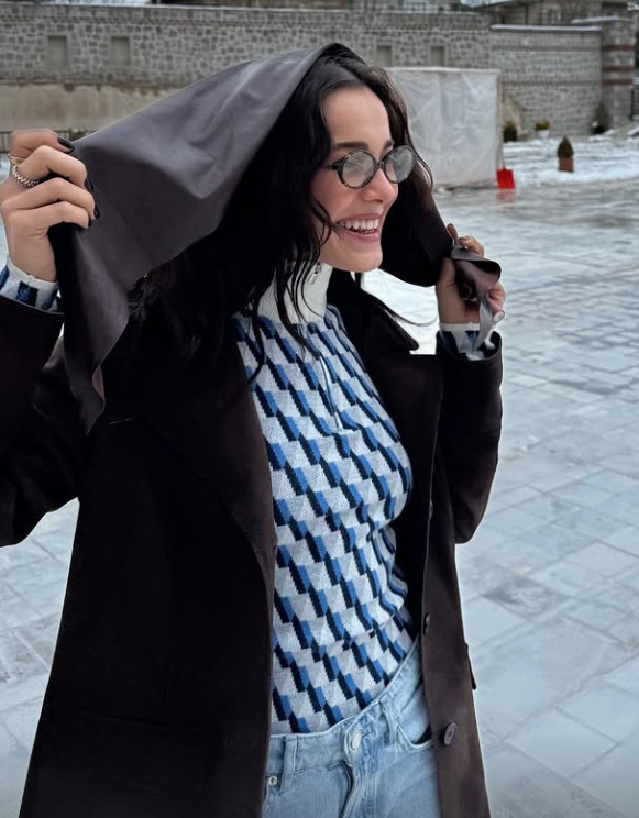 Cuenta Regresiva para nuestra hermosa Hafsanur, solo 9 dias para su cumpleaños!!!

RECIBAMOS SU CUMPLE CON MUCHAS FOTOS DE ELLA 💃🥳🥳 YA EMPECEMOS CON SU FESTEJO.

⚠️ No olvides su etiqueta ⚠️

#HafsanurSancaktutan 💫💫💫