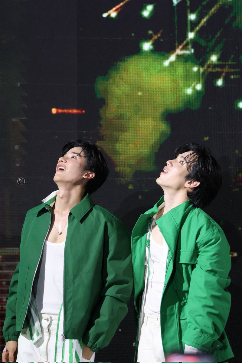 something something about couples who have been together for a long time look more similar with each other (2)

GF MEGA GALE EVENT
#GrabFoodMegaGaleถูกกว่าชัวร์Event
#เตนิว #TayNew