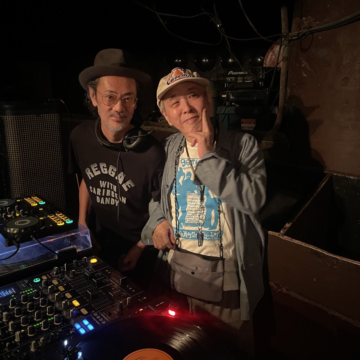 KENSHO_ONUKI's tweet image. みなさ〜ん！こんどの日曜日15日はワタシ主催のロンナイと並ぶDJイベントGRC( Groovy Rock Caravan )でーす♪コモエスタ八重樫、ビリー北村、藤井悟などクセ強なオジサンたち7人が人生紡いできたサウンドでお相手じゃ！246渡った先のすき家の隣階段下。¥1500 (強安) #grc #djs