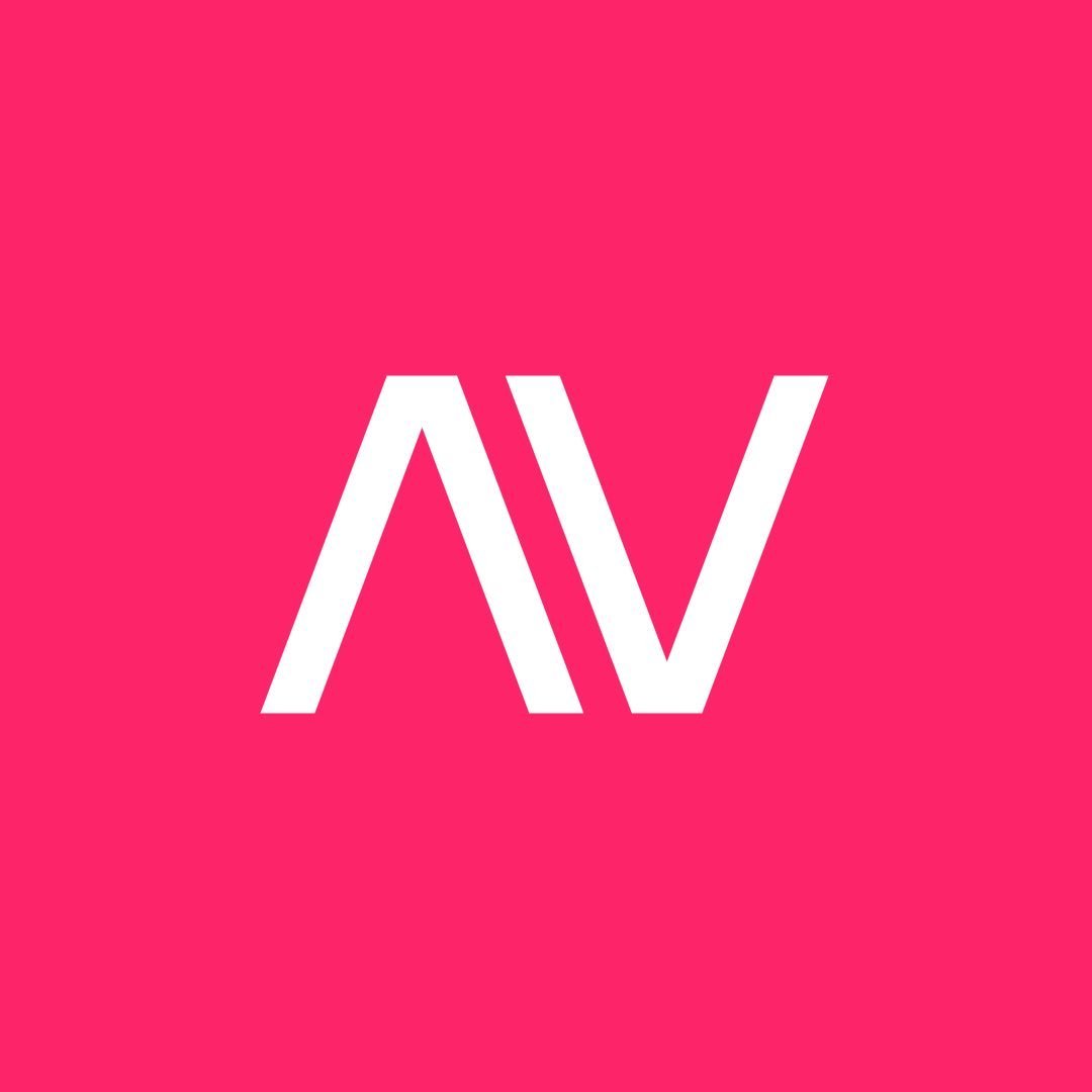 a avon passou por um rebranding e deus fica triste com rebranding que tira a personalidade da marca agora temos uma seta pra cima e outra pra baixo algo como "revisitar o passado pra reinventar o futuro" então tá né