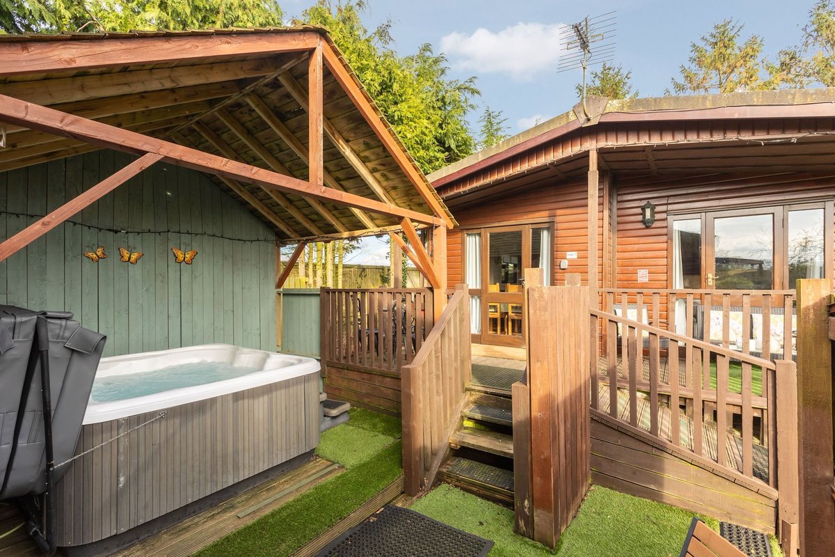 WeAcceptPets's tweet image. 🌲 Rocklands Lodges 🌲

From studio lodges designed for couples to spacious detached lodges perfect for families, Rocklands offers something to suit every type of stay. 🌿

Accepts 🐶 🐈
weacceptpets.co.uk/NorthYorkshire… 

#RocklandsLodges #HotTub #Lodges #Staycation #RelaxingBreak #Family