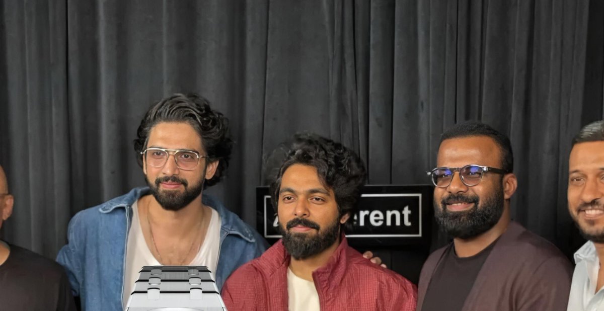 SymphonyNotess's tweet photo. Crushing harder everytime I see you 🫠💘
#haseen
#AmaalMallik #Amaalians
@AmaalMallik 🧿 https://t.co/czhbH8qT18