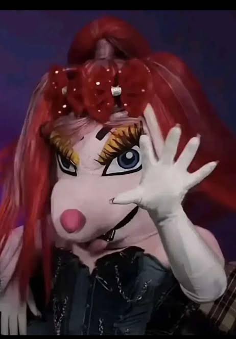 Lolita REAL 🍌 tweet media