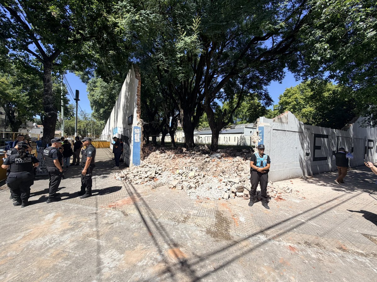 El <a href="/gcba/">Buenos Aires Ciudad</a> quiere avanzar unilateralmente con una obra según informó un Director de una dependencia de 175 MILLONES DE RAZONES cuando hay un proceso avanzado de cesión al <a href="/caallboys/">Club Atlético All Boys</a> para cumplir el legado de Rocca y el pedido de más de 25000 firmas y 100 instituciones de la Ciudad