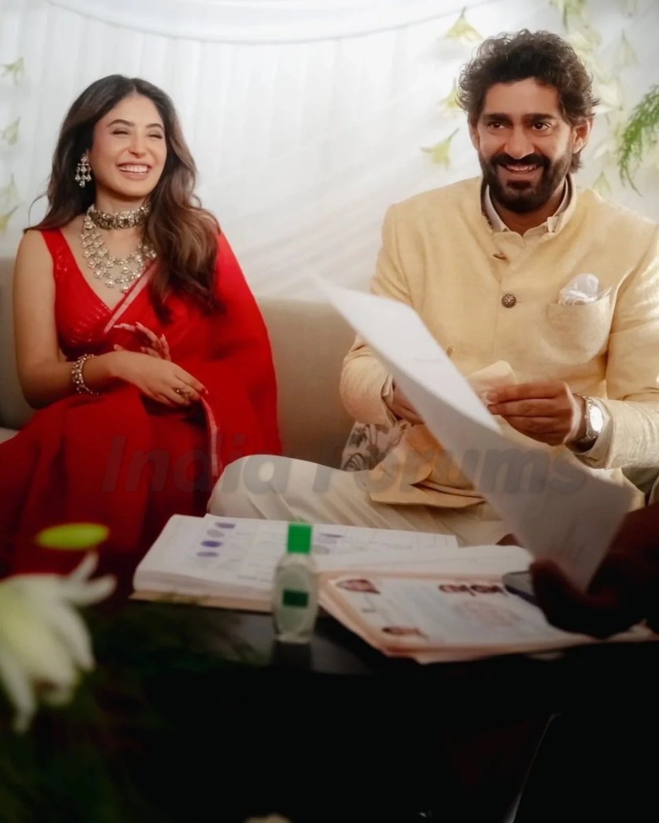 indiaforums's tweet photo. It’s official! 💍 Kritika Kamra and Gaurav Kapur tie the knot in an intimate home ceremony. Wishing the newlyweds a lifetime of love and happiness ❤️😍
.
.
.
#KritikaKamra #GauravKapur #TieTheKnot #IntimateWedding #HomeCeremony #BollywoodWedding #Newlyweds #IndiaForums @Kritika_Kamra @gauravkapur