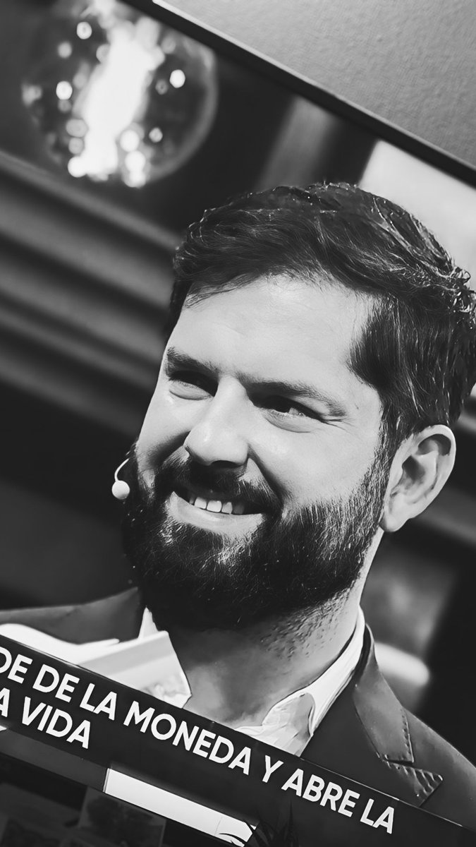 Gracias por tu trabajo y legado. Por gobernar mas allá de lo difícil que fue en este país lleno de odio, ignorancia y desinformación.

Creo que cada pueblo tiene lo que merece y solo el tiempo dirá si este nuevo gobierno fascista era lo que Chile merecía…

Gabriel Boric Tkm🇨🇱🤍