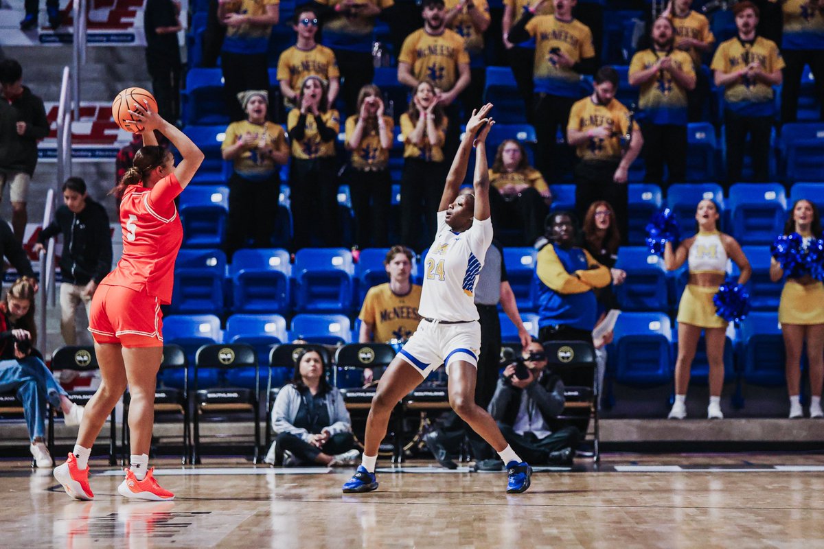 McNeeseWBB's tweet photo. First Half Down 🤝

#GeauxPokes | #WeRunThisRodeo https://t.co/XvTlMPsoby