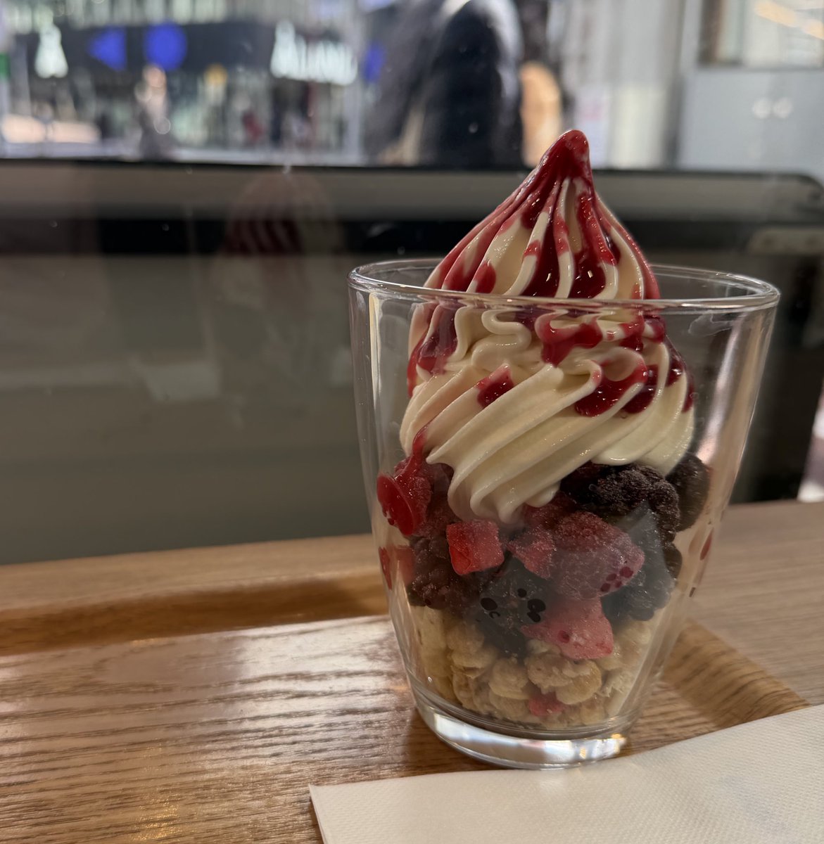iilovou's tweet photo. eating https://t.co/4LSwvvDr1w