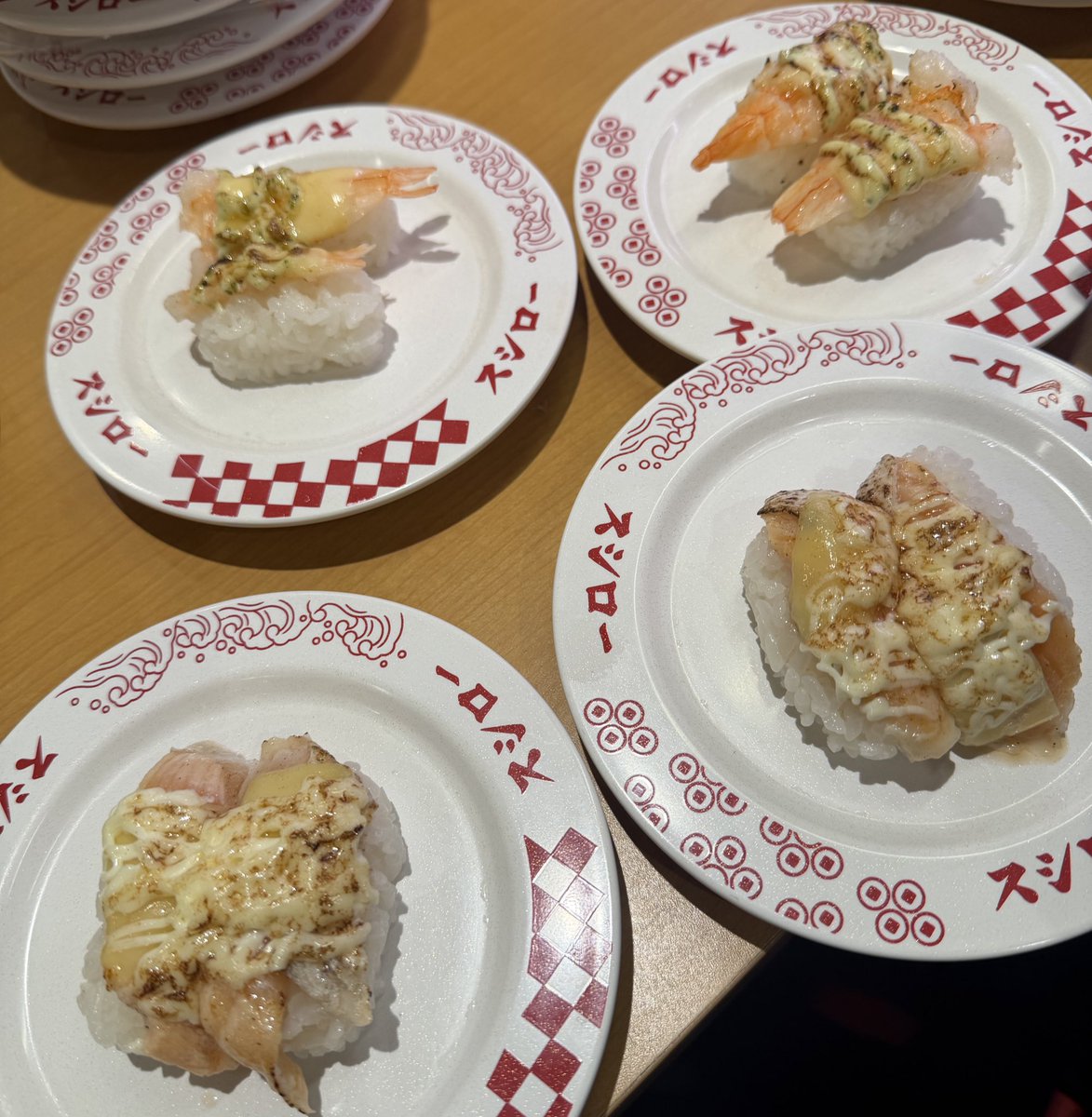 iilovou's tweet photo. eating https://t.co/4LSwvvDr1w