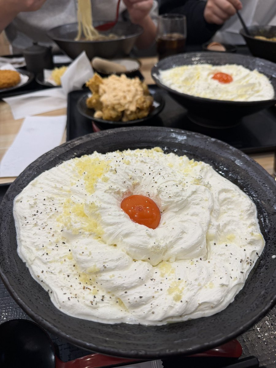 iilovou's tweet photo. eating https://t.co/4LSwvvDr1w