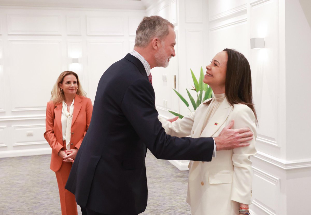 AlbertValeroE's tweet photo. 🇻🇪🇪🇸 | Este #11Mar, Su Majestad el Rey Felipe VI de España recibió a María Corina Machado (@MariaCorinaYA) en el marco de las actividades por la toma de posesión del presidente José Antonio Kast (@joseantoniokast). https://t.co/Vz2ZSIXuyx