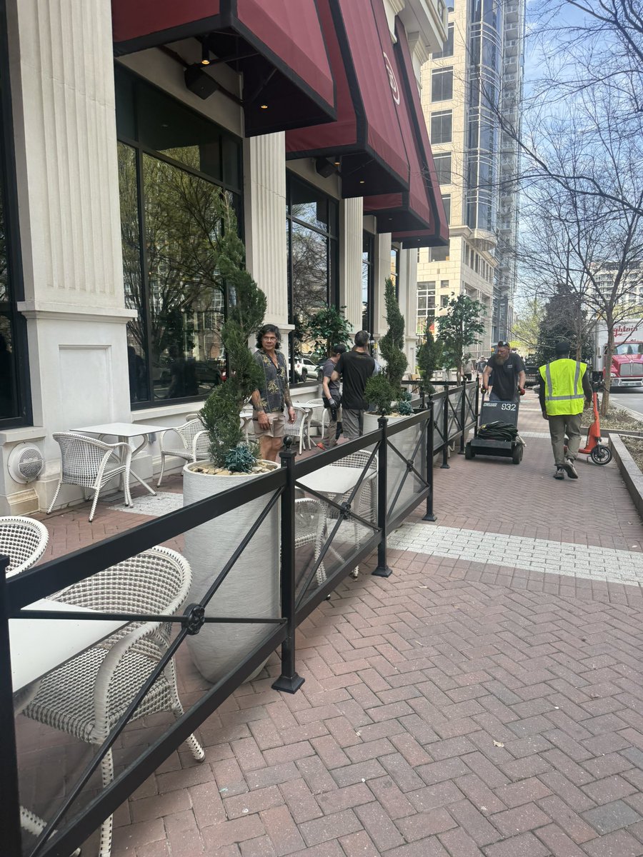 Charlotte Paparazzi tweet media