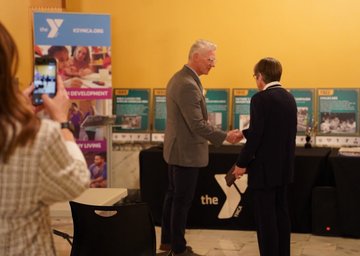 Governor Laura Kelly tweet media