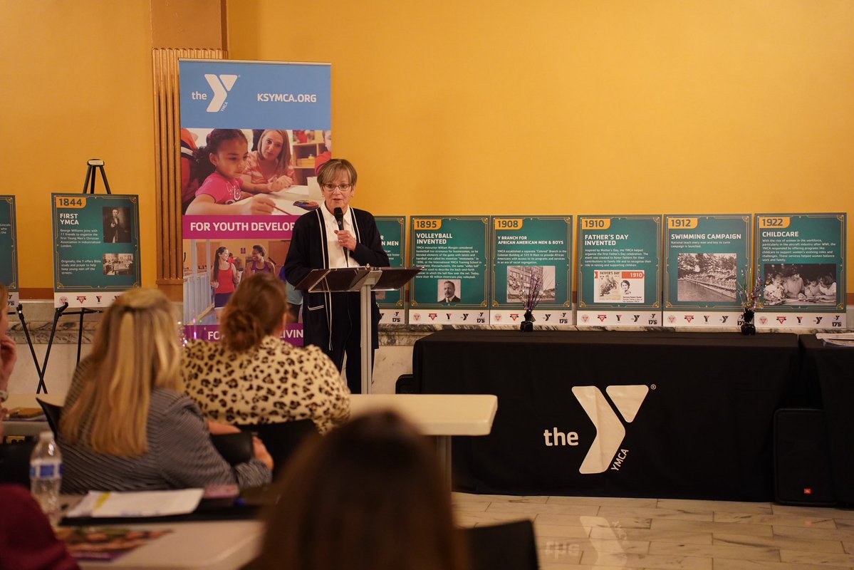 Governor Laura Kelly tweet media