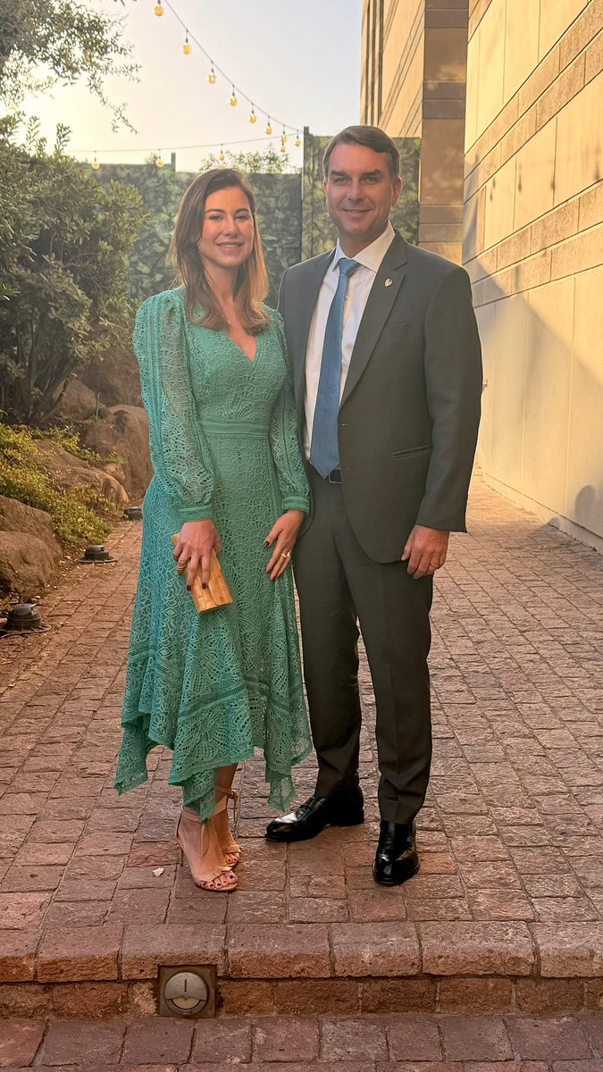 Todos os dias a Fernanda está incrivelmente linda. Mas hoje ela se superou. Prontos para a posse do presidente do Chile, <a href="/joseantoniokast/">José Antonio Kast Rist 🖐️🇨🇱</a> . 🇨🇱🇧🇷

Sigam <a href="/NandaBolsonaro/">Fernanda Bolsonaro</a>