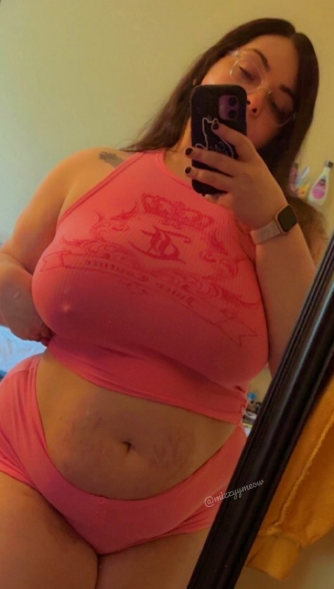 mizzyymeow's tweet photo. tummyy https://t.co/lDvXIIrfaK