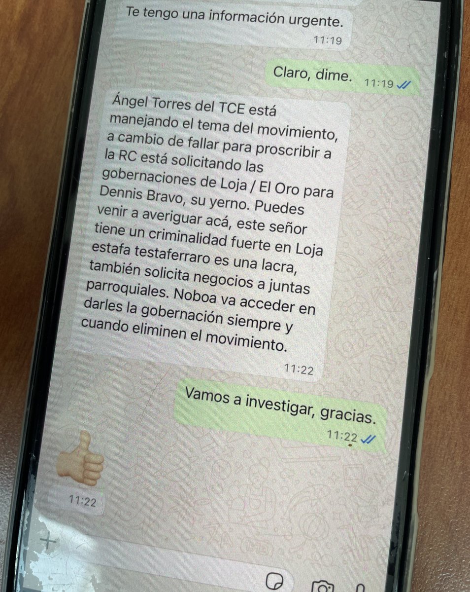 DiabloQuitenoEC's tweet photo. Me acaban de enviar esta información desde fuentes que considero muy confiables.

En estos chats se menciona que Ángel Torres, del TCE, estaría manejando el tema del movimiento y que habría presiones para proscribir a la RC5 a cambio de cuotas de poder como gobernaciones. https://t.co/RTk4Dlj6oi