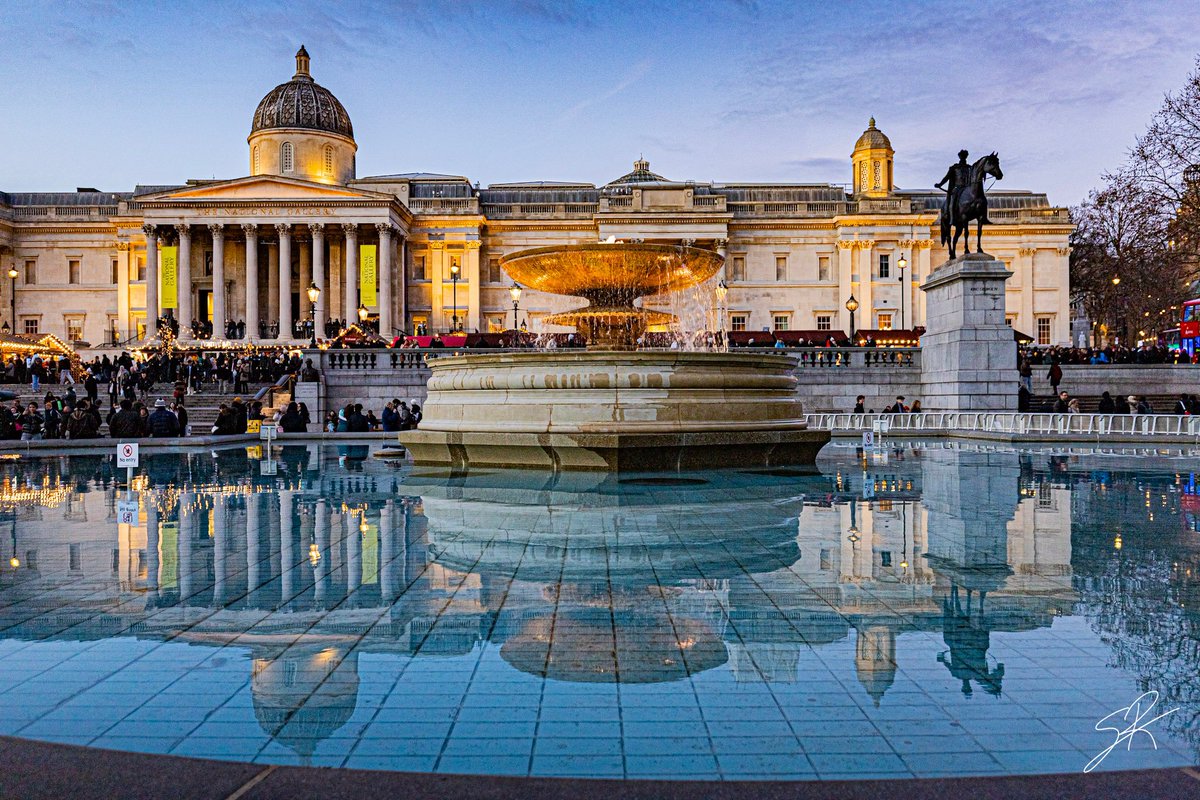 Londres — Chroniques de bitume : Lueurs de nuit 🇬🇧🌙

Quand le soleil se couche, Londres change de visage et s'habille de lumières. ✨
Pour ce second volet de mes "Chroniques de bitume", je vous emmène explorer la capitale britannique sous ses lueurs de nuit.

#londonbynight