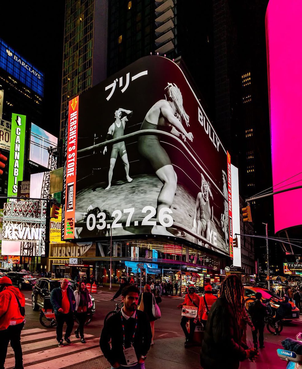 yzyupdates tweet media