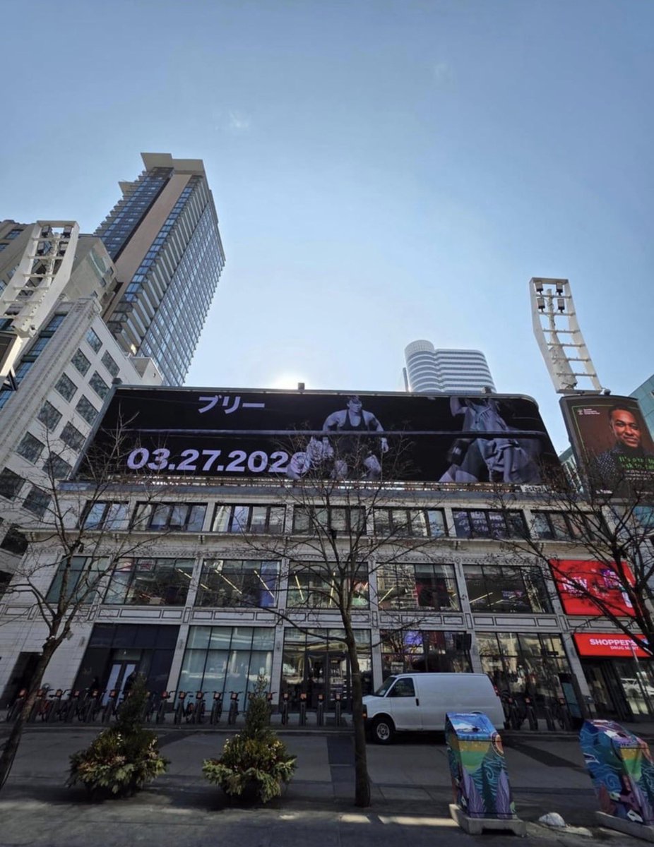 yzyupdates tweet media