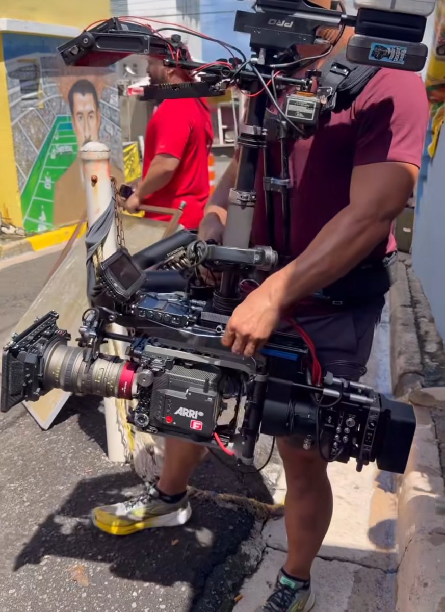 Bad Bunny’s team is recording something in Puerto Rico. 🇵🇷