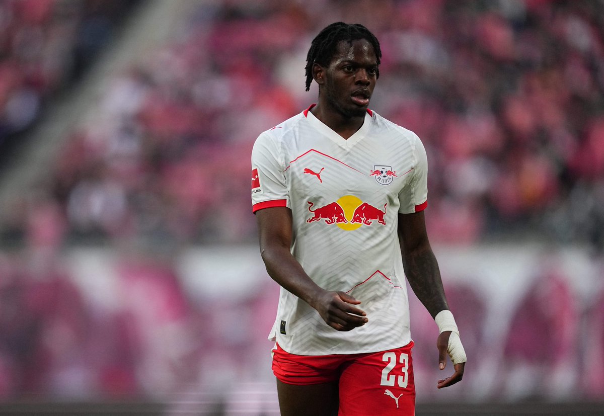 🚨🆕 Castello #Lukeba is open to taking the next step in the summer.

Several top clubs are closely monitoring the 23 y/o left-footed centre-back from RB Leipzig. His release clause is €80m, though Leipzig could be willing to sell for around €70m. Contract valid until 2029.