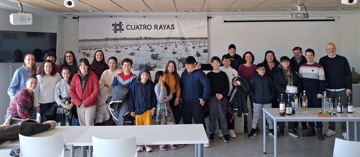 RutaVinoVerdejo's tweet photo. EDUCACIÓN E IGUALDAD: El alumnado de 5° y 6° de Primaria del CEIP César Bedoya ha visitado @CuatroRayas, en coordinación con el Ayuntamiento de La Seca, con motivo del #8M para conocer planes de igualdad en el ámbito laboral.
Más información: https://t.co/zgs7ALE9QL https://t.co/6ttGXrvkF9