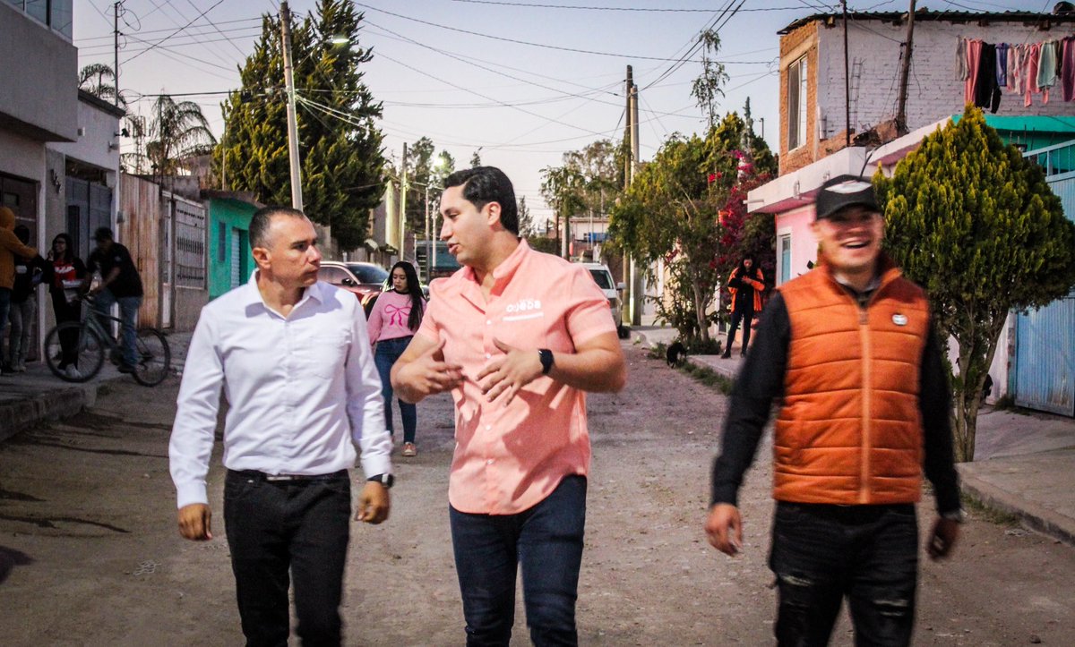 Permanentemente estamos en contacto, recorrimos la col. El soliceño para ponernos a la orden y ofrecer los servicios gratuitos que tenemos en nuestro movimiento.

#LaFuerzaNaranja 🍊