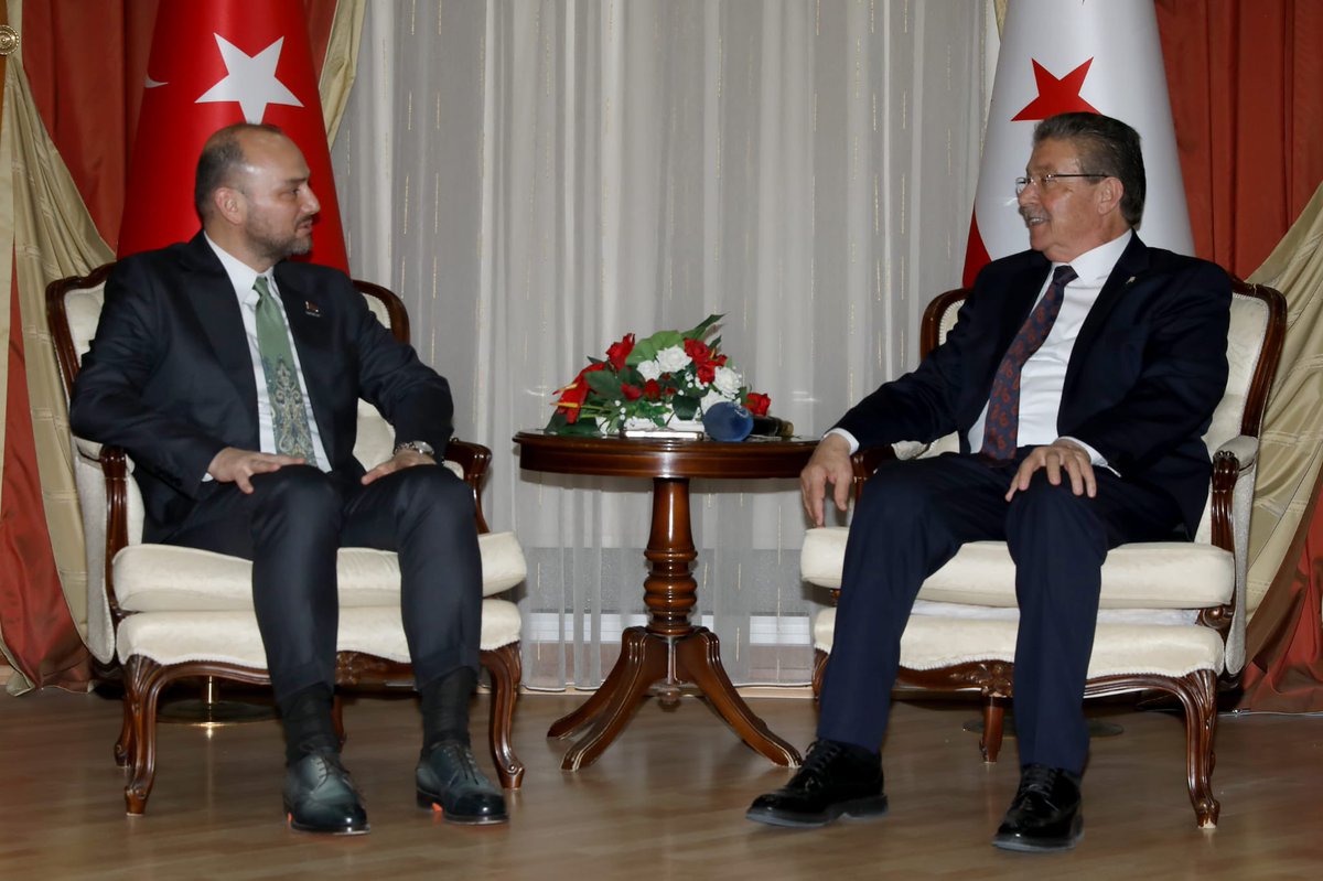 BurhanOzdemirTR's tweet photo. KKTC programımız kapasamında KKTC Başbakanı Sayın Ünal Üstel’i (@dtunalustel) ziyaret ettik.

Görüşmemizde iki ülke iş dünyasının üretim, yatırım ve ticaret alanlarında atılabilecek adımları üzerine verimli bir görüşme gerçekleştirdik.

Nazik kabulleri ve kıymetli değerlendirmeleri için Sayın Başbakanımıza teşekkür ediyor, çalışmalarında başarılar diliyorum.