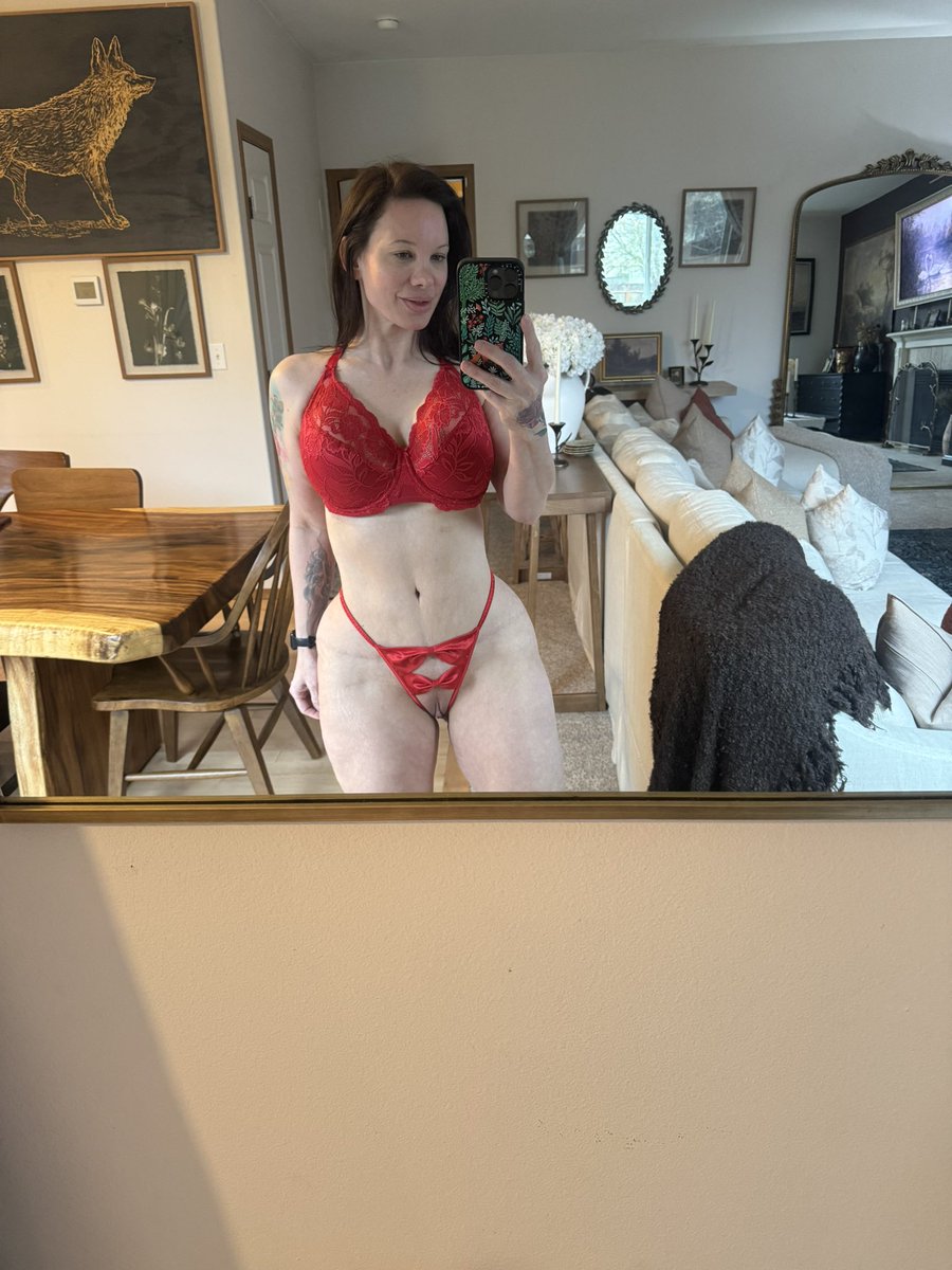 thebrittanyxoxo's tweet photo. 🤗 https://t.co/NJnVOTgaDR