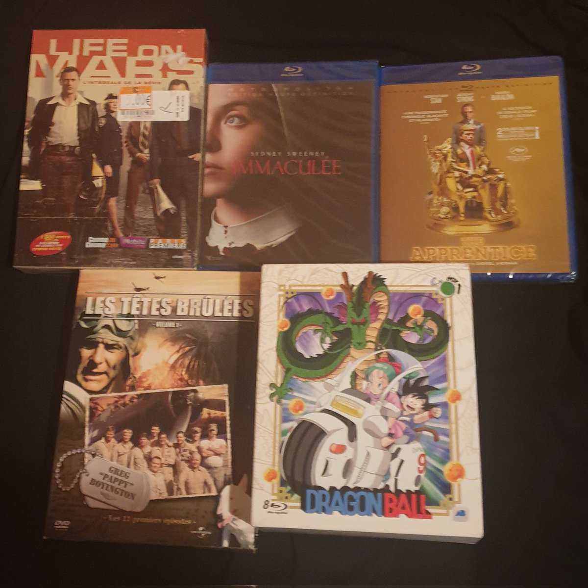 FoufouHong's tweet photo. Loot qui fait plaisir 
Du blu ray et du dvd
#Bluray 
#Dvd 
#Supportphysique https://t.co/vhGxIFMAtV