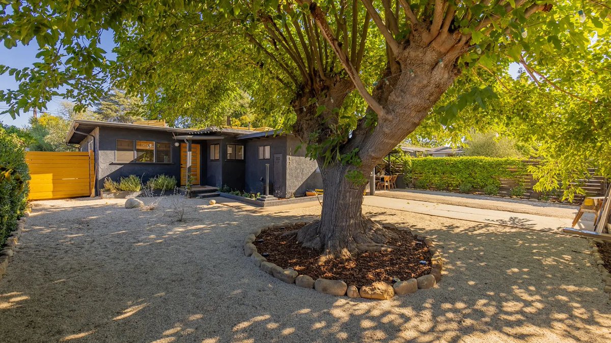 LuxuryRealEstate.com tweet media