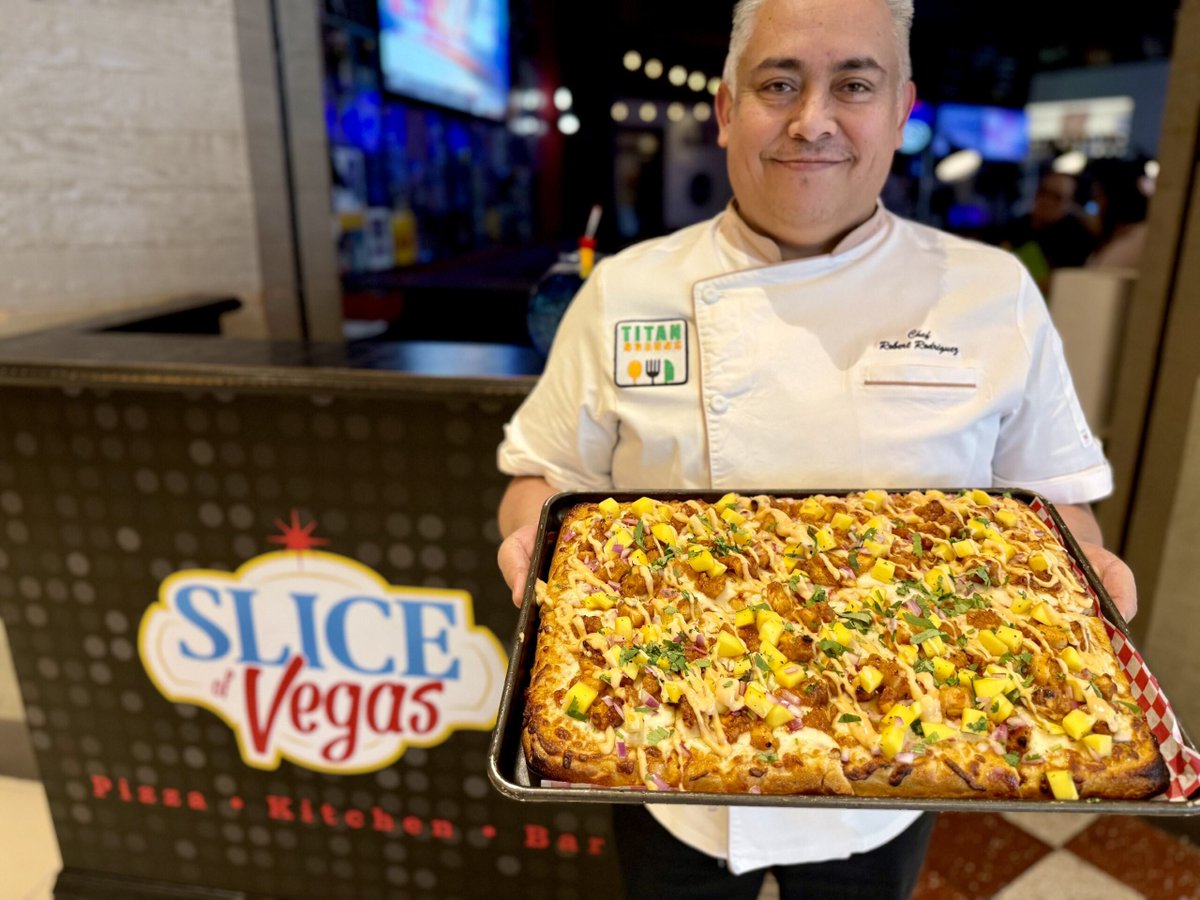 Slice of Vegas Pizza tweet media