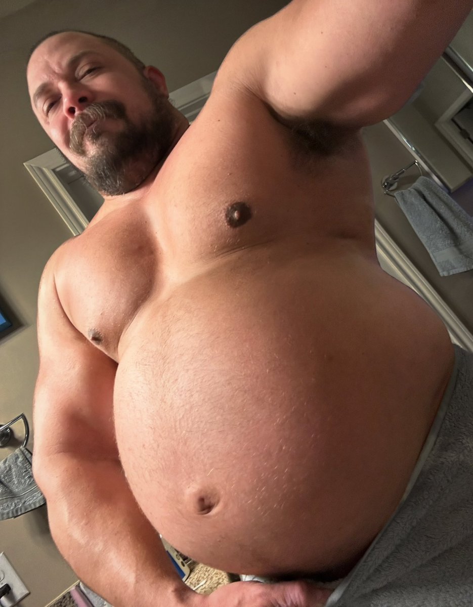 Wanna help me with this towel? 😏💪🏼
#beefybull