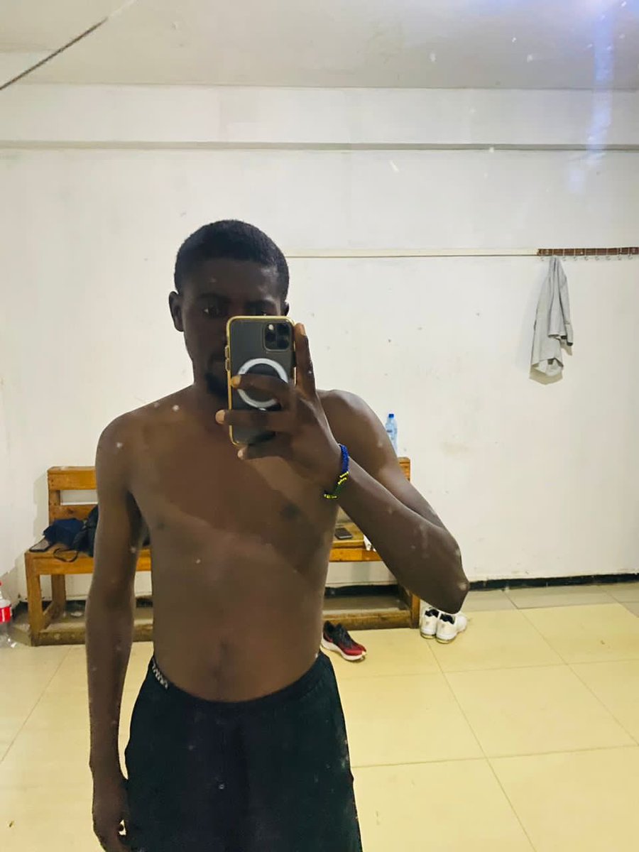 MukukaTy's tweet photo. Heart breaks are wild 😂 

Bro went from being a toothpick to hulk 💀

Fear tweeps https://t.co/dVDGAZ3XIN