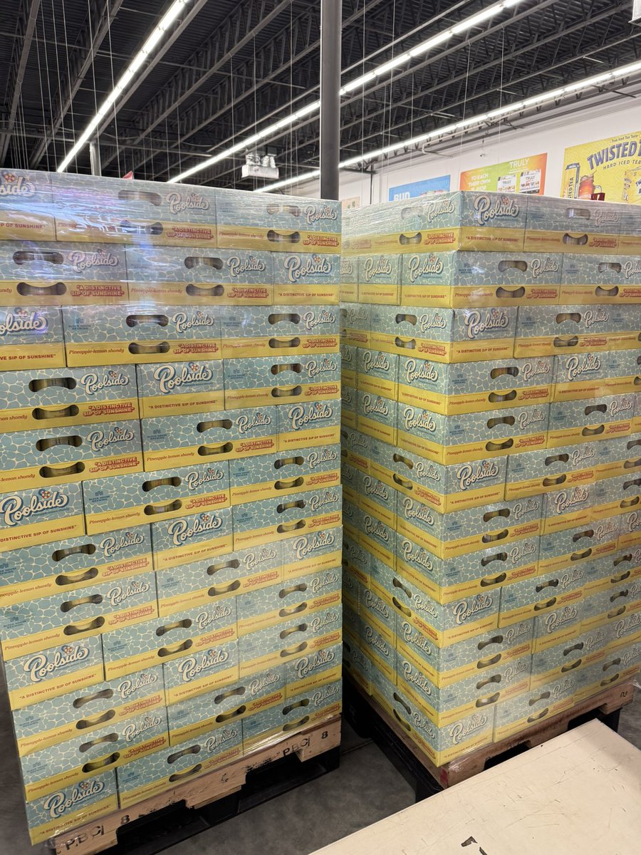 HamptonBeerPGH's tweet image. ☀️ Look, we’re kinda shocked too — but #summerbeer SZN is upon us, as evidenced by this MASSIVE shipment of #Poolside that just landed. 

🏊 Dive in. There’s no better time to kick off the season than now.