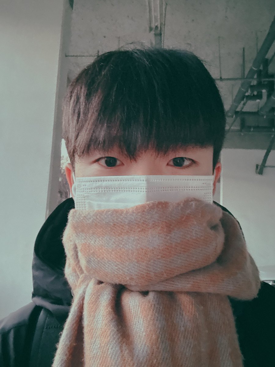 Wind_T_Ru's tweet photo. 슬슬 날씨 더워지면 비니는 못 쓰고 모자도 답답해지고 앞으로 알바도 해야되고 취업증사도 찍어야되다보니
잘라야 될 것 같기도 하고 자르고 싶은 마음
vs
이왕 기른거 머리는 한 번 묶어봐야지하고 더 길러보고 싶은 마음
모든건 전자쪽인데 한 번 기른거 좀 더 길러보자는 아집때문에 고민됨 😕😕 https://t.co/OKRgLxAxdn