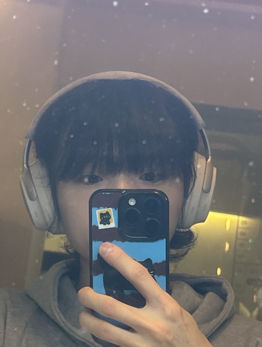 Wind_T_Ru's tweet photo. 슬슬 날씨 더워지면 비니는 못 쓰고 모자도 답답해지고 앞으로 알바도 해야되고 취업증사도 찍어야되다보니
잘라야 될 것 같기도 하고 자르고 싶은 마음
vs
이왕 기른거 머리는 한 번 묶어봐야지하고 더 길러보고 싶은 마음
모든건 전자쪽인데 한 번 기른거 좀 더 길러보자는 아집때문에 고민됨 😕😕 https://t.co/OKRgLxAxdn