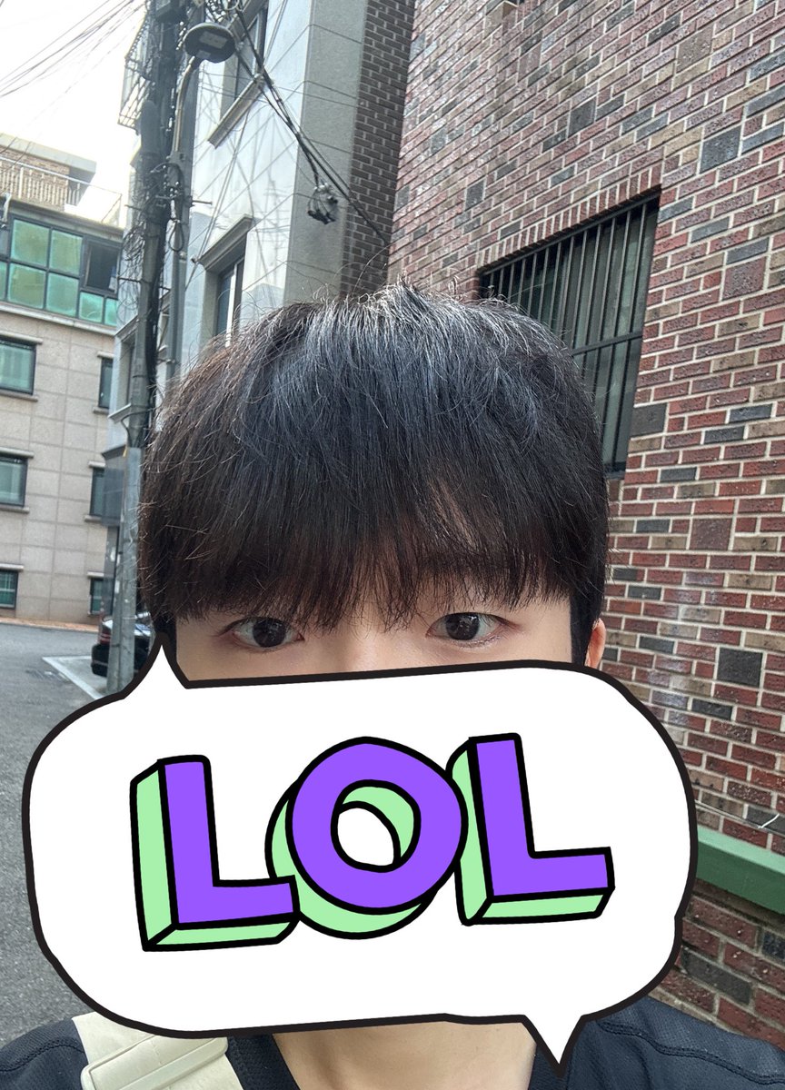 Wind_T_Ru's tweet photo. 슬슬 날씨 더워지면 비니는 못 쓰고 모자도 답답해지고 앞으로 알바도 해야되고 취업증사도 찍어야되다보니
잘라야 될 것 같기도 하고 자르고 싶은 마음
vs
이왕 기른거 머리는 한 번 묶어봐야지하고 더 길러보고 싶은 마음
모든건 전자쪽인데 한 번 기른거 좀 더 길러보자는 아집때문에 고민됨 😕😕 https://t.co/OKRgLxAxdn