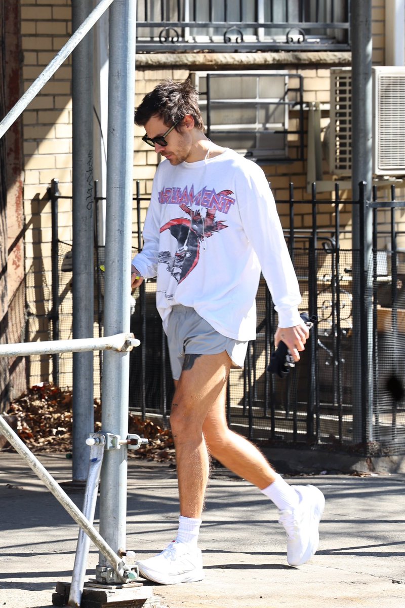 hsdcandids's tweet photo. Harry out in New York - March 11 https://t.co/qw3vuRLBhk