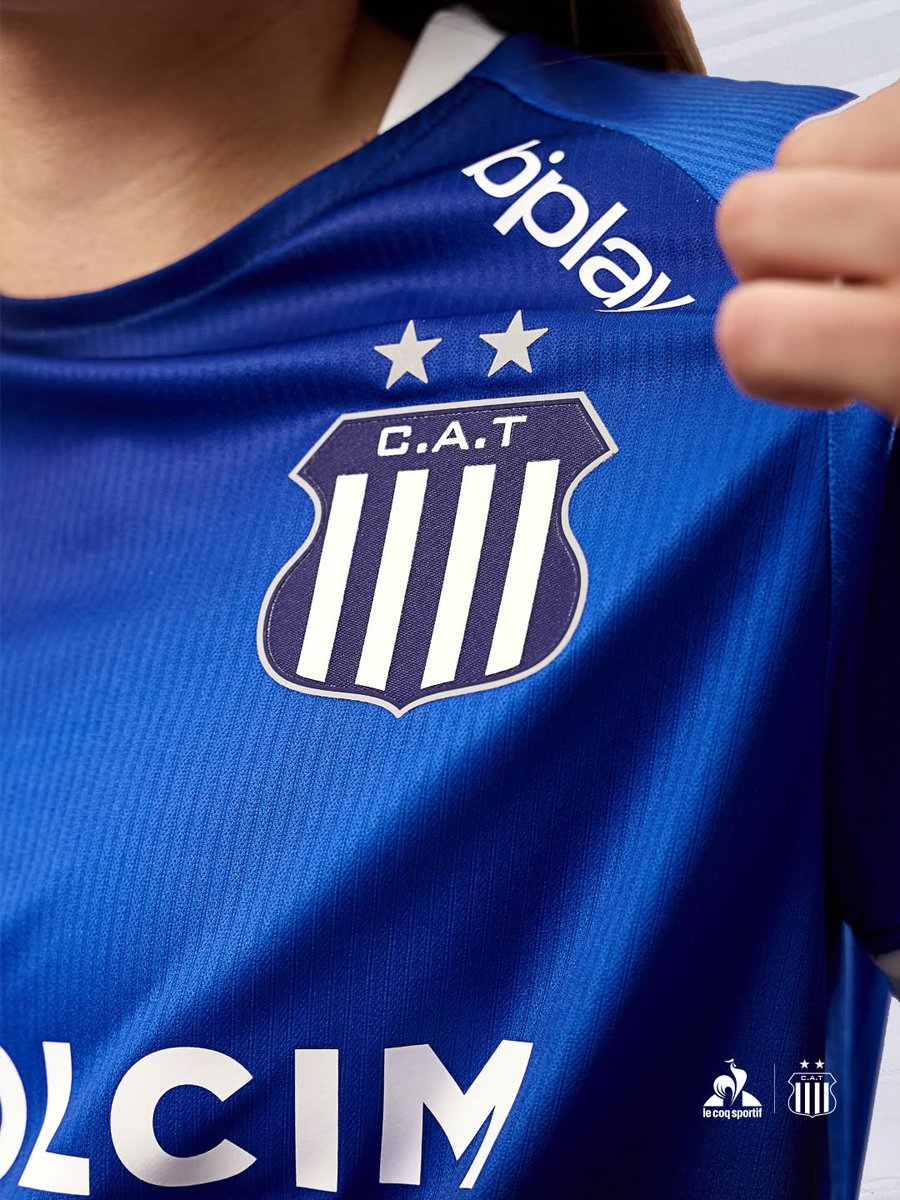 zuca__t's tweet photo. Pensar que hay otros escudo en córdoba qué no tienen estrellas... https://t.co/1HgYshUD29