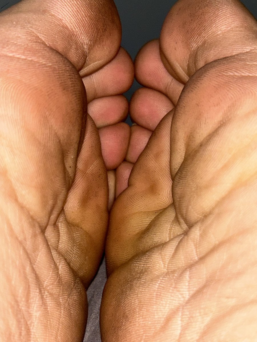 FeetLover tweet media