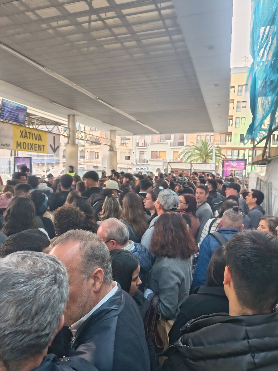 almargi's tweet photo. @oscar_puente_ Otra más y todavía no han empezado las fallas https://t.co/43brAKnzDx