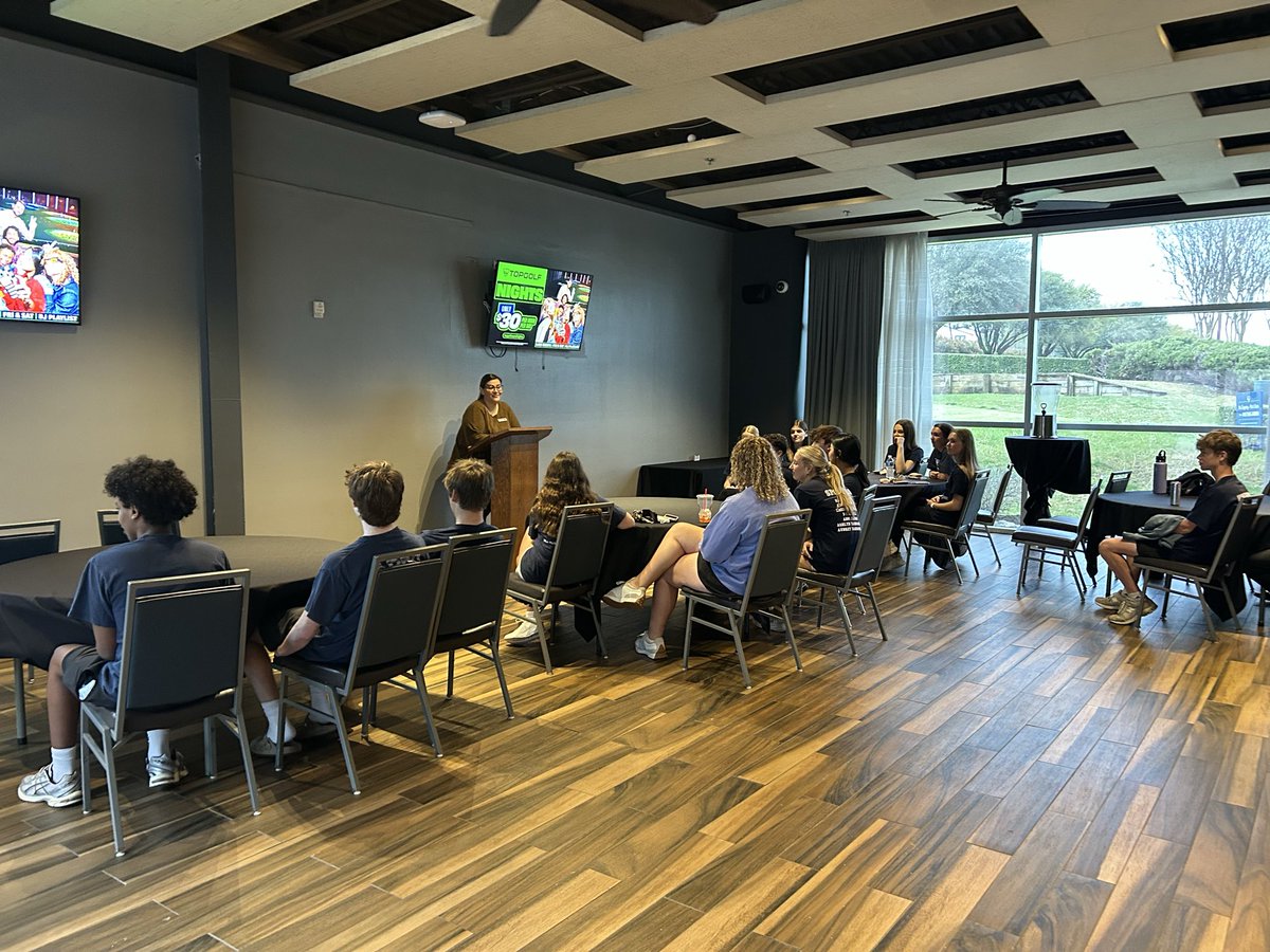 PEARCEDECA's tweet photo. DECA Day at Top Golf learning about Entertainment Marketing. Thank you Amanda for your amazing presentation on Sales! @TopgolfDallas @JJPearceHS @RichardsonISD @RISD_CTE https://t.co/3MIZNM11PC