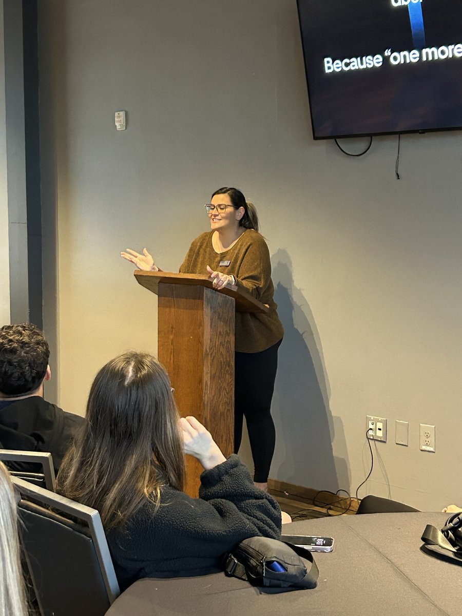 PEARCEDECA's tweet photo. DECA Day at Top Golf learning about Entertainment Marketing. Thank you Amanda for your amazing presentation on Sales! @TopgolfDallas @JJPearceHS @RichardsonISD @RISD_CTE https://t.co/3MIZNM11PC