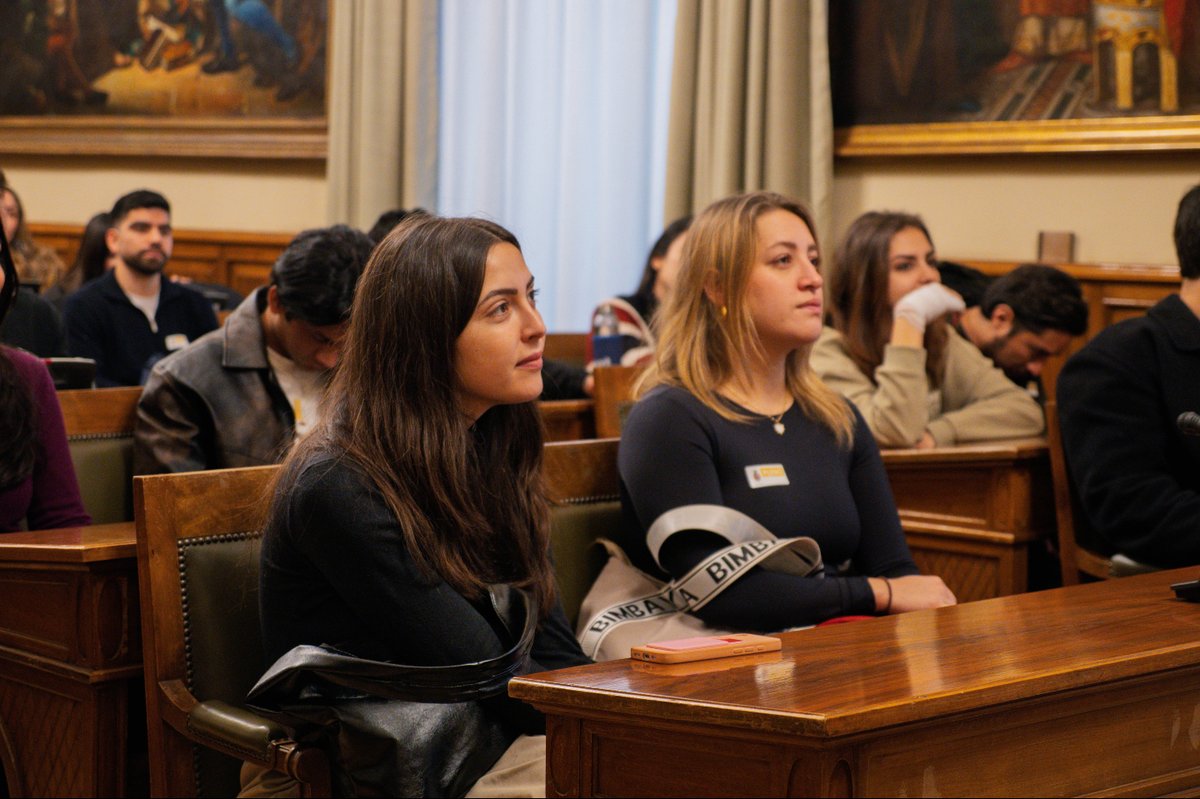 Next Educación tweet media